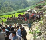 Maruti cement distributes relief for Earthquke